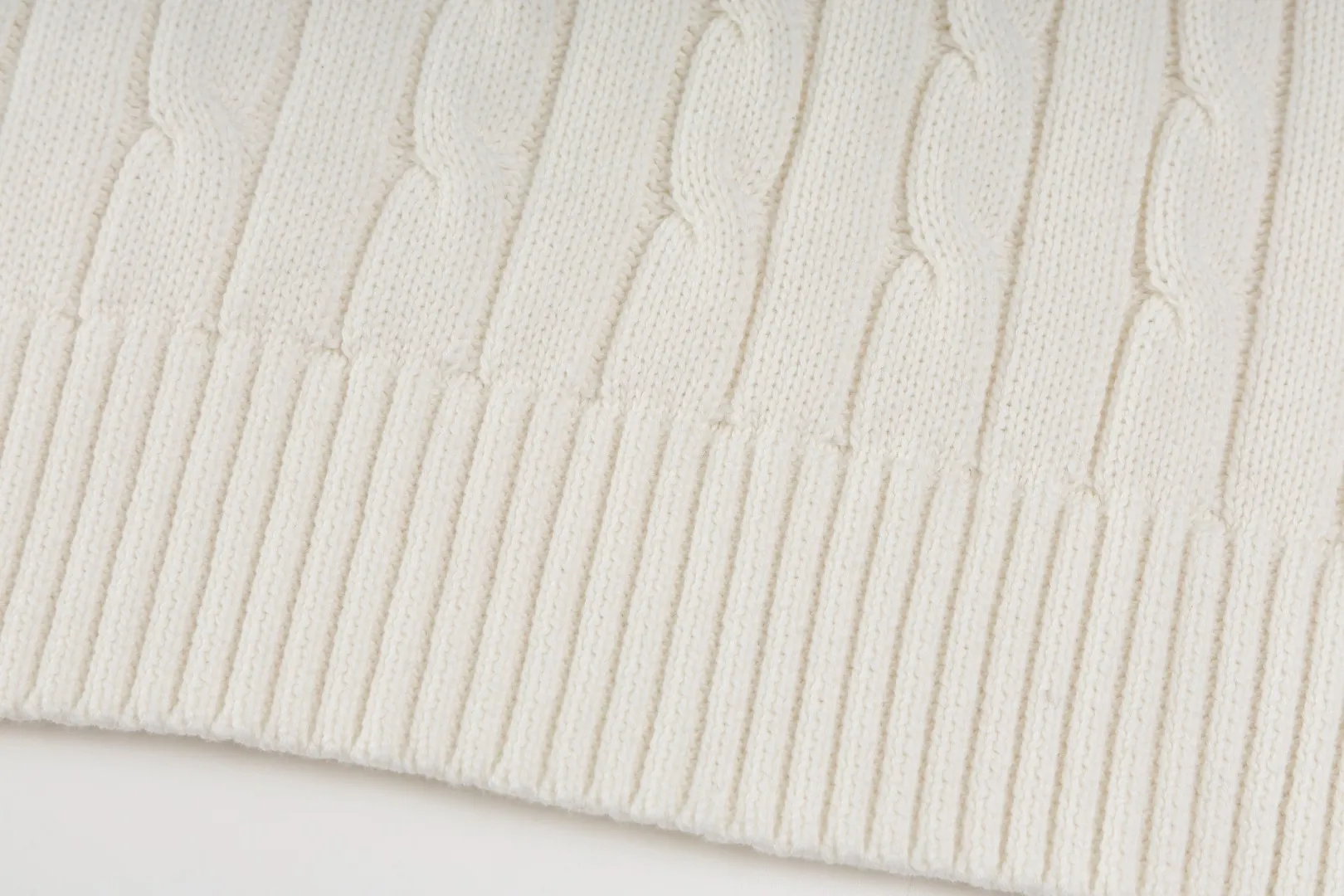 P210 #R90 RALPH LAUREN Thirteen colors of Ralph Lauren classic small label embroidery V-neck pullover cable cardigan sweater women's top, high-density LOGO embroidery on the chest, original customization of tag accessories. Made of pure cotton yarn, pure cotton is skin-friendly and comfortable, small label war horse embroidered twist button V-neck sweater🐎High quality, follow the blogger to learn how to wear it! Let’s buy a Ralph Lauren cable sweater. It’s a super hard-to-find series after it became popular. It’s hard to find one on the official website. It’s simple and practical to wear, with a lazy and loose feel. The thickened fabric has more texture, feels soft and delicate, and has a loose fit. Whether worn alone or layered, you can wear different styles of fashion with just one piece!   Size： Sleeve length: 60/61/62/63